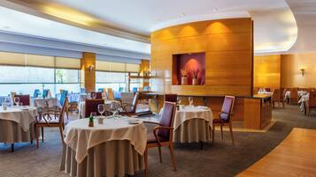 Se sirven almuerzos y cenas, cocina portuguesa