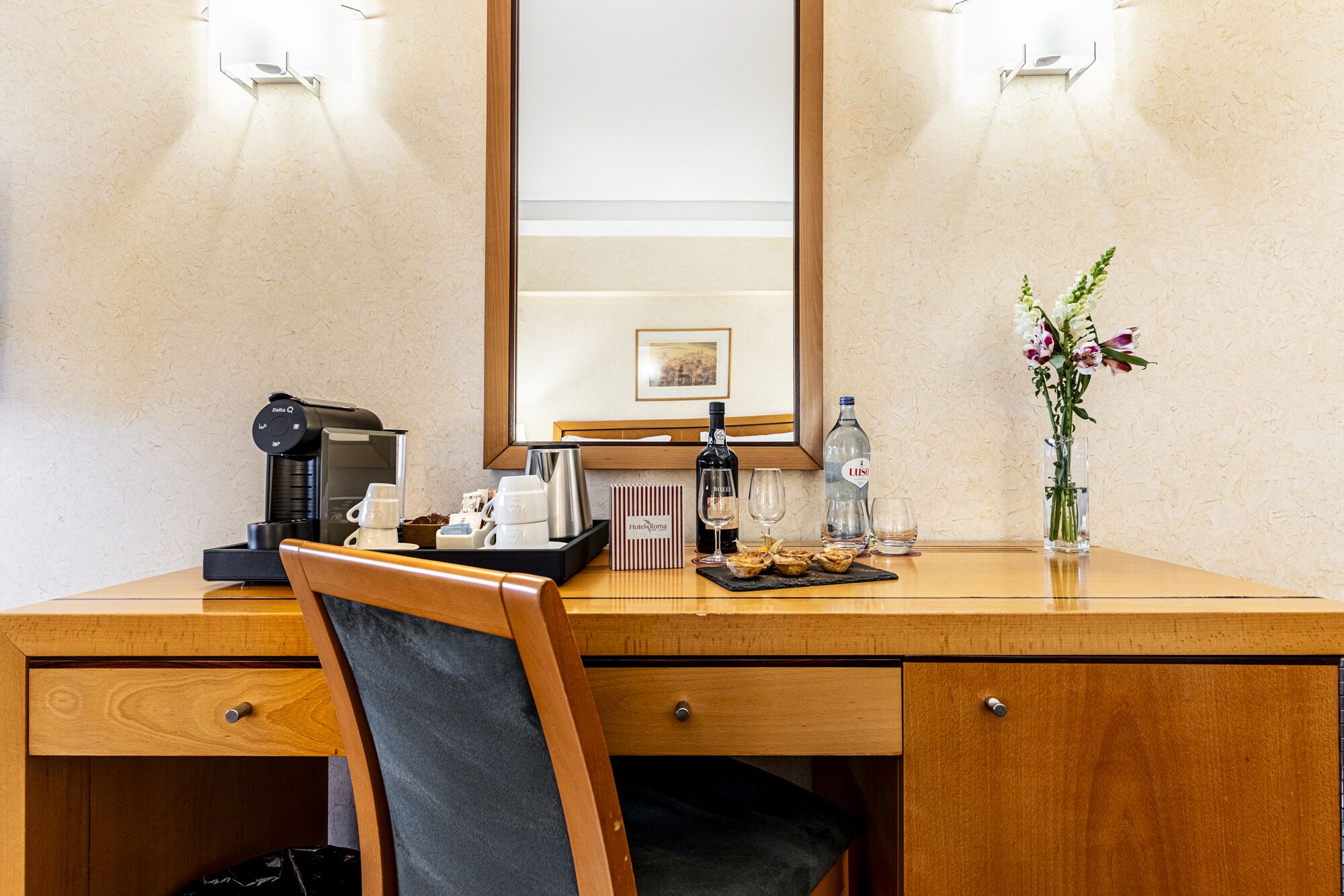 family room | minibar, in-room safe, laptop workspace, blackout curtains