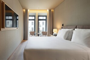 Minibar, coffre-fort, bureau