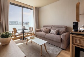 Suite, balkong (Coolest Varanda Suite) | Oppholdsområde | LCD-TV