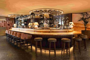 Déjeuner, dßner et souper servis sur place; cuisine européenne moderne