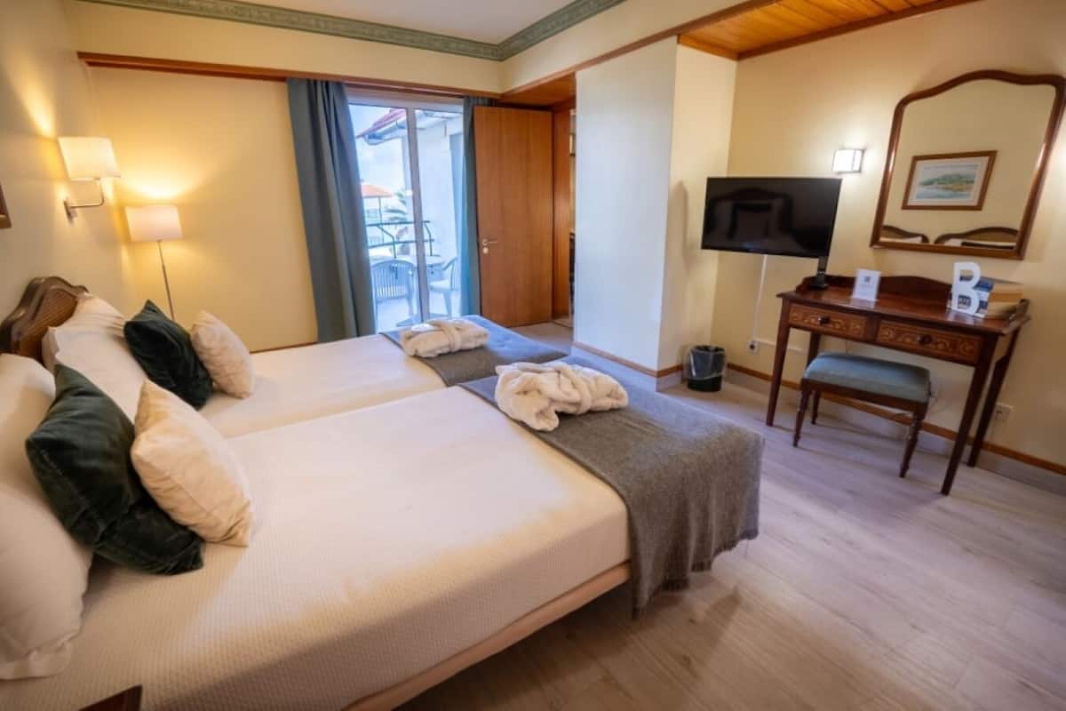 Minibar, safe på rommet, lydisolert og ekstrasenger (mot et tillegg)