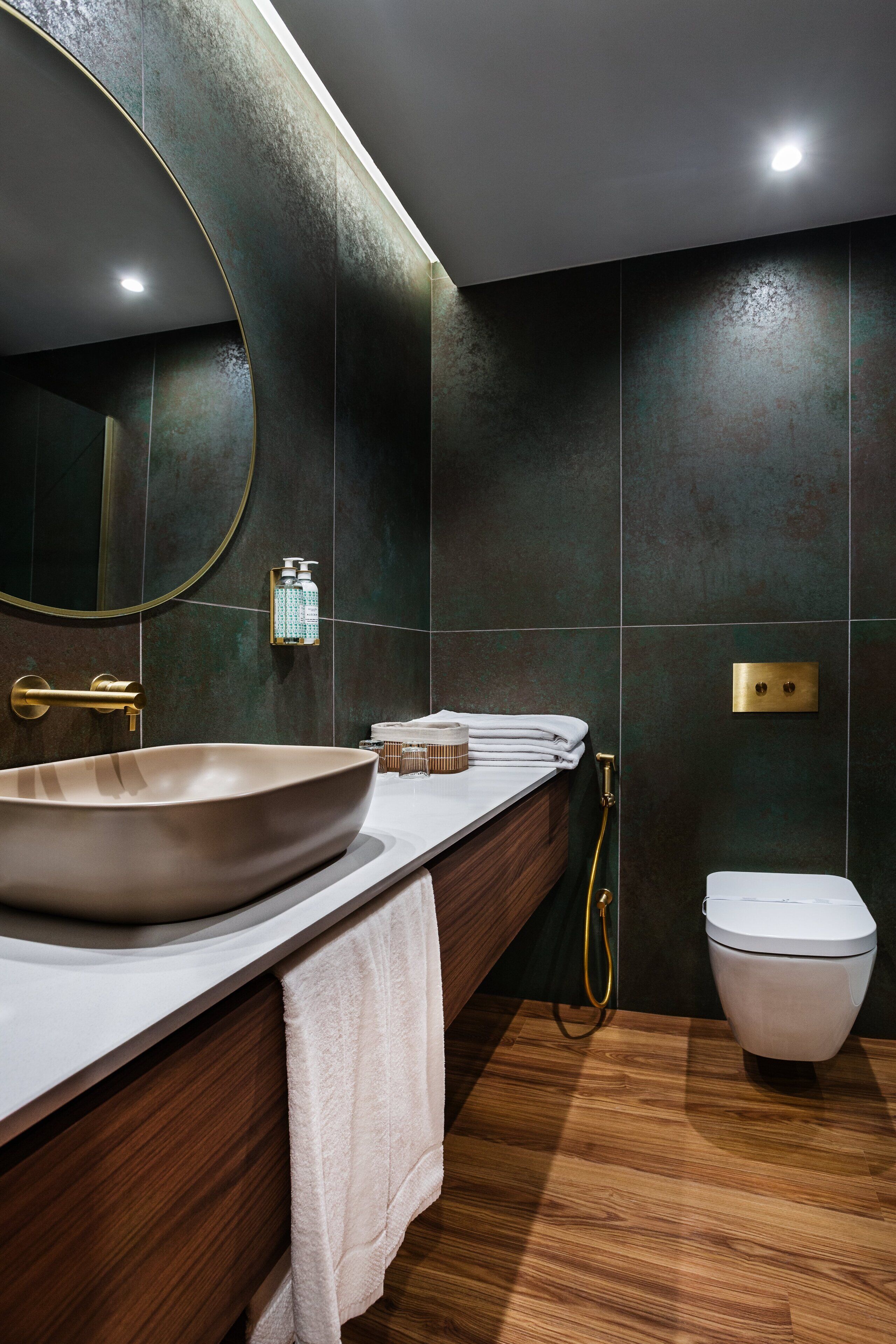 superior twin room | bathroom | bathtub, deep-soaking bathtub, rainfall showerhead, free toiletries