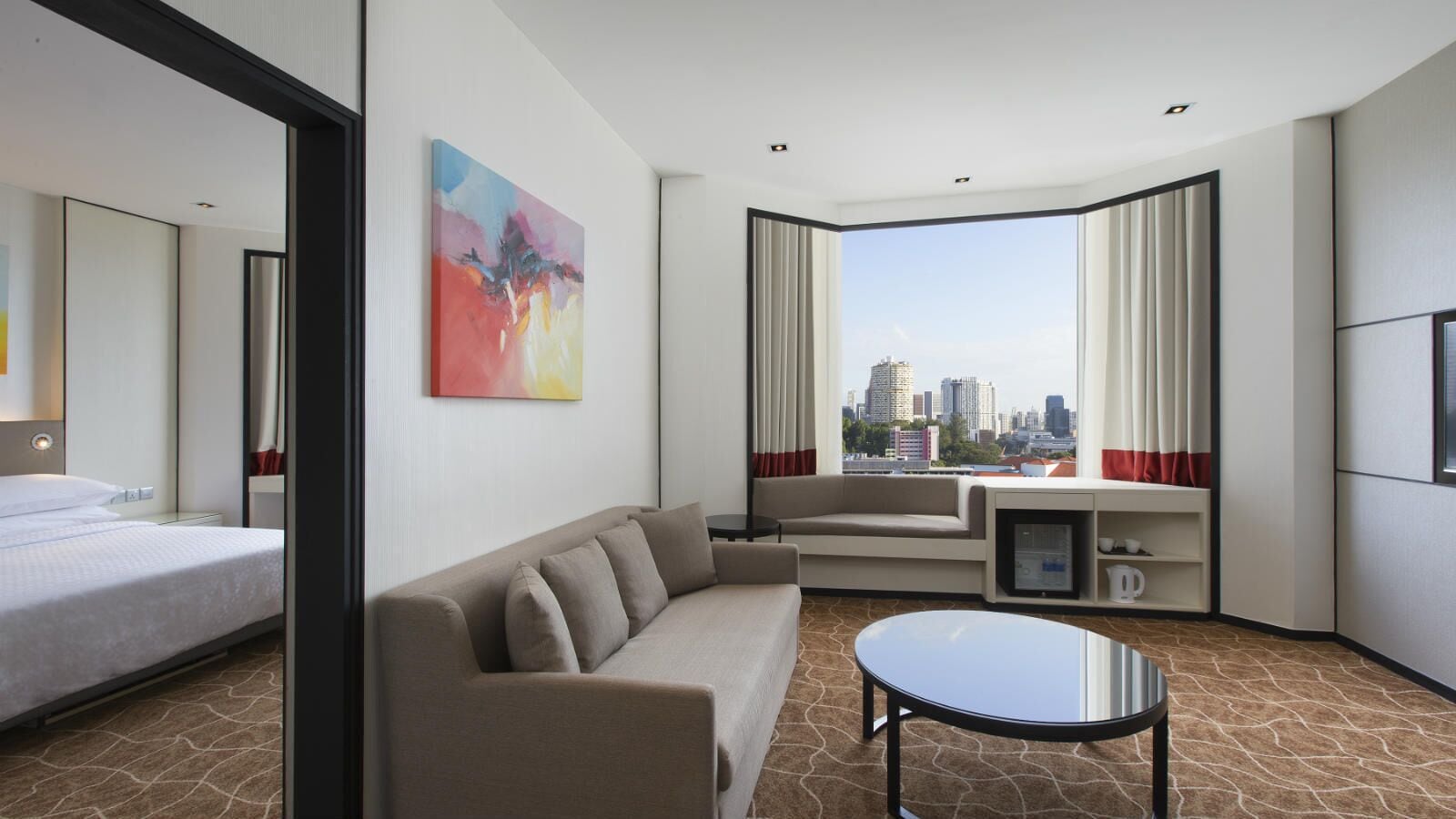 Suite, 1 chambre, vue ville | Salle de bain | Articles de toilette gratuits, sèche-cheveux, chaussons