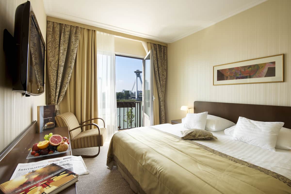 1 bedroom, premium bedding, select comfort beds, minibar