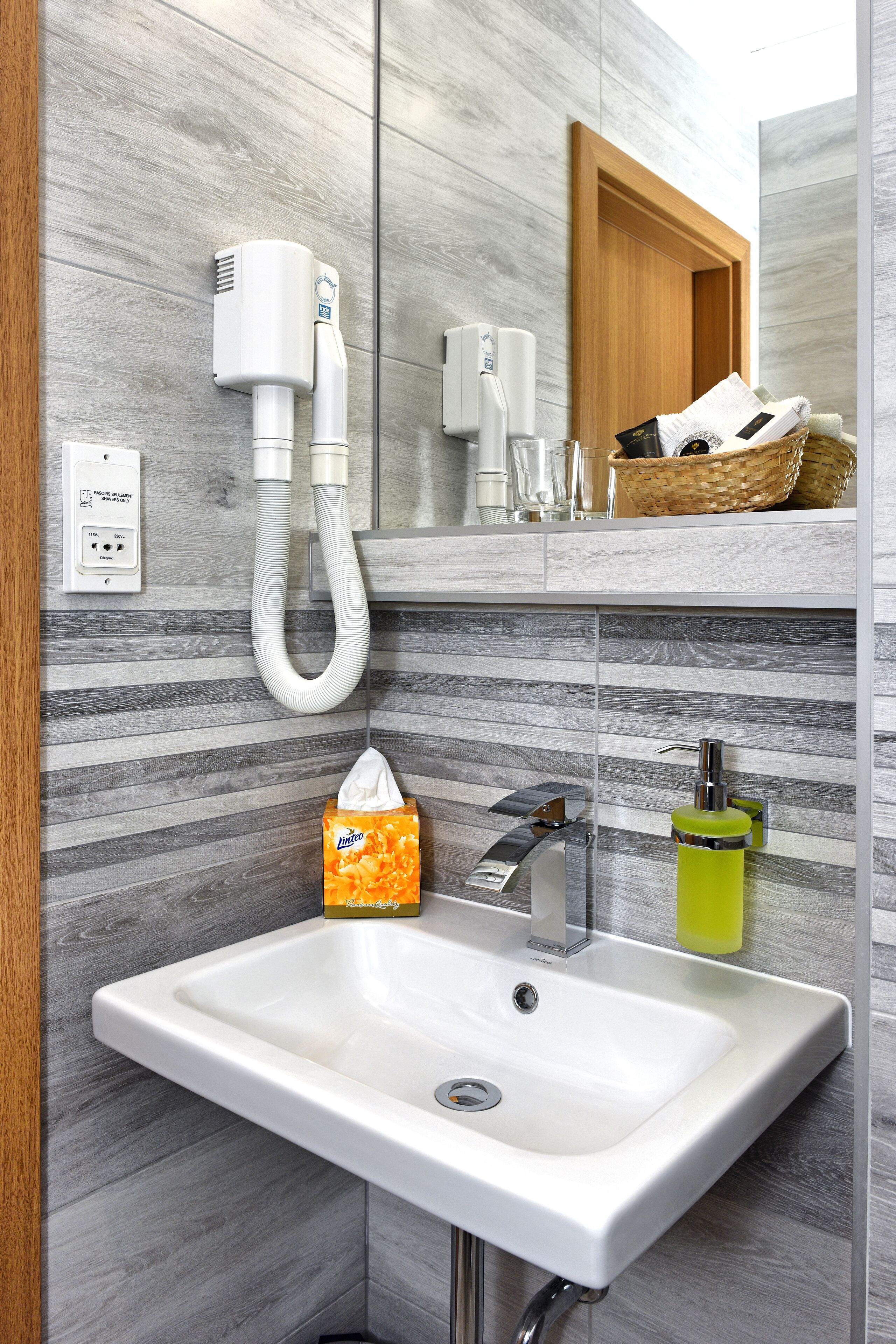 standard double or twin room | bathroom sink