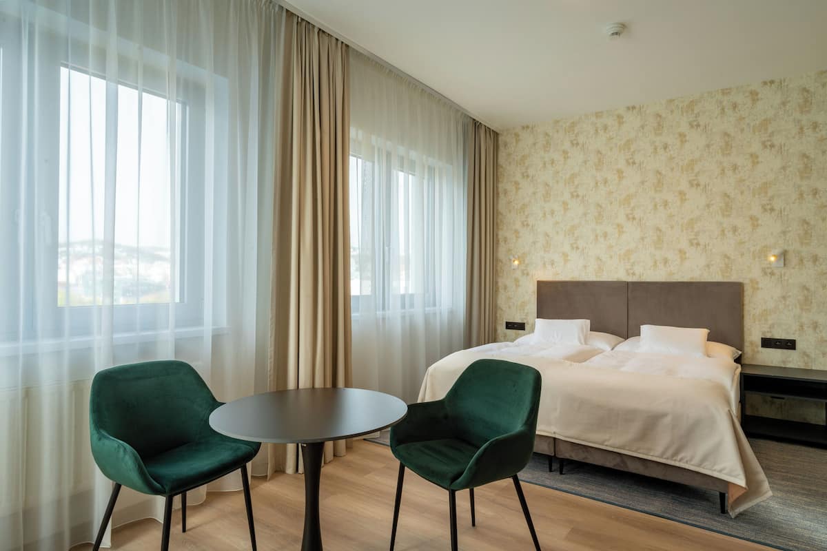 Deluxe Double or Twin Room, City View | Bathroom | Free toiletries, hair dryer, towels