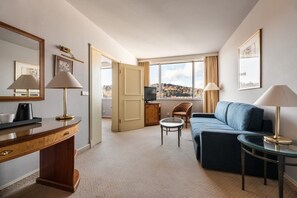 Junior Suite | 1 bedroom, in-room safe, blackout drapes, soundproofing
