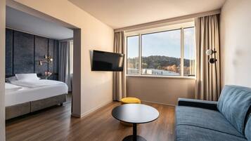 Junior-sviitti | 1 makuuhuone, tallelokero huoneessa, pimennysverhot, äänieristys