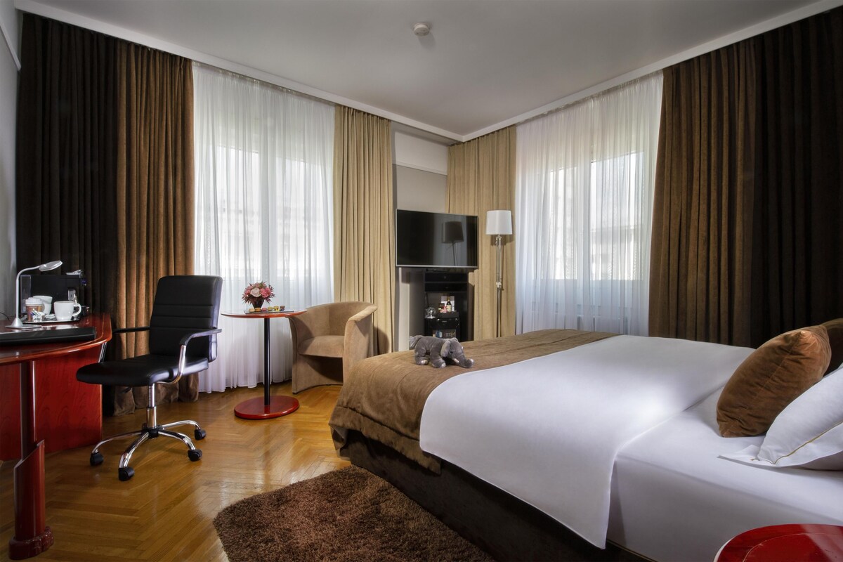 Deluxe kamer, 1 kingsize bed | Lakens van Egyptisch katoen, luxe beddengoed, donsdekens
