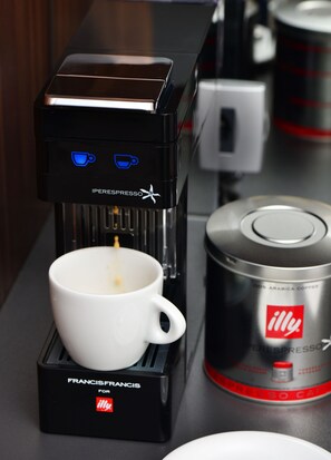 Kopi dan/atau pembancuh kopi