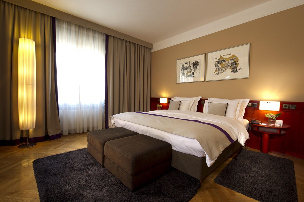 Suite, 1 kingsize bed, balkon, uitzicht op de stad | Lakens van Egyptisch katoen, luxe beddengoed, donsdekens
