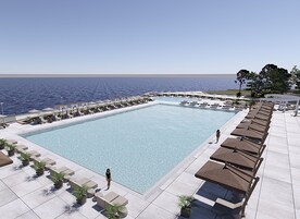 Una piscina al aire libre de temporada, sombrillas, tumbonas