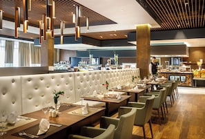 2 restaurants, breakfast, lunch, dinner served; Mediterranean cuisine