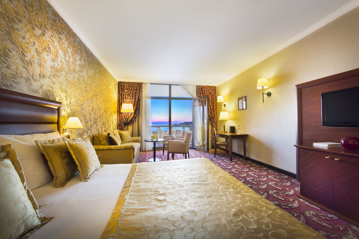comfort double room, 1 king bed with sofa bed, balcony, sea view | minibar, in-room safe, desk, blackout curtains