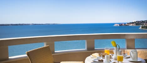 Comfort kamer, 1 twee- of 2 eenpersoonsbedden, balkon, uitzicht op zee | Uitzicht vanuit de kamer