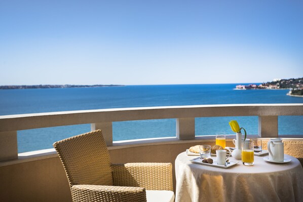 Comfort kamer, 1 twee- of 2 eenpersoonsbedden, balkon, uitzicht op zee | Uitzicht vanuit de kamer