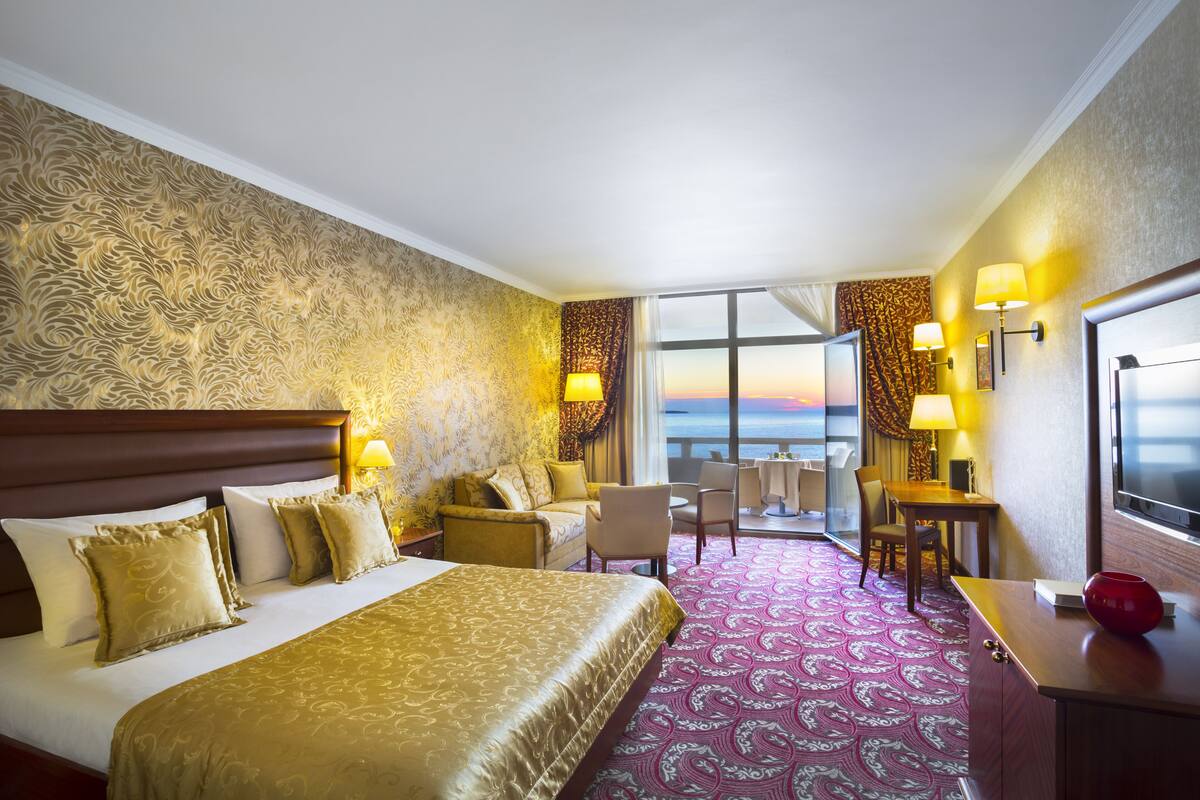 Comfort Double Room, 1 King Bed with Sofa bed, Balcony, Sea View | Minibar, in-room safe, desk, blackout drapes