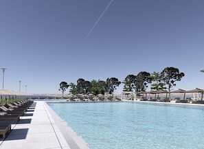 Seasonal outdoor pool, pool umbrellas, sun loungers - Remisens Hotel Metropol (Piran)
