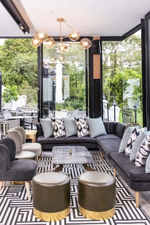 2 restaurants; breakfast, lunch and dinner served . The Alphen Boutique Hotel & Spa