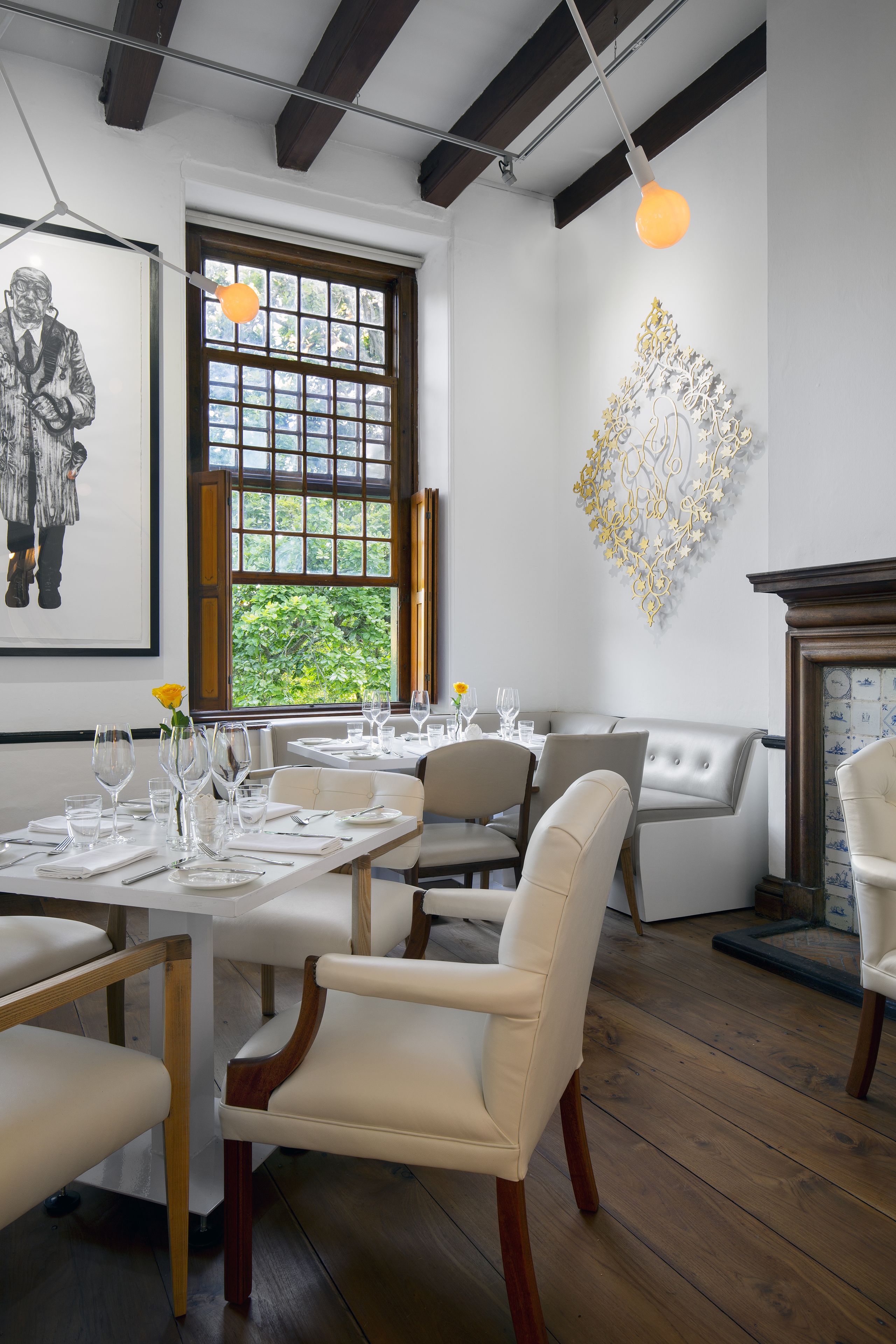 2 restaurants, breakfast served