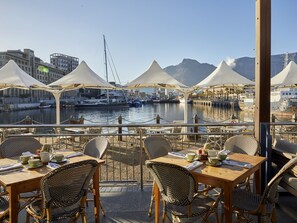 Breakfast, lunch, dinner served; international cuisine, ocean views 