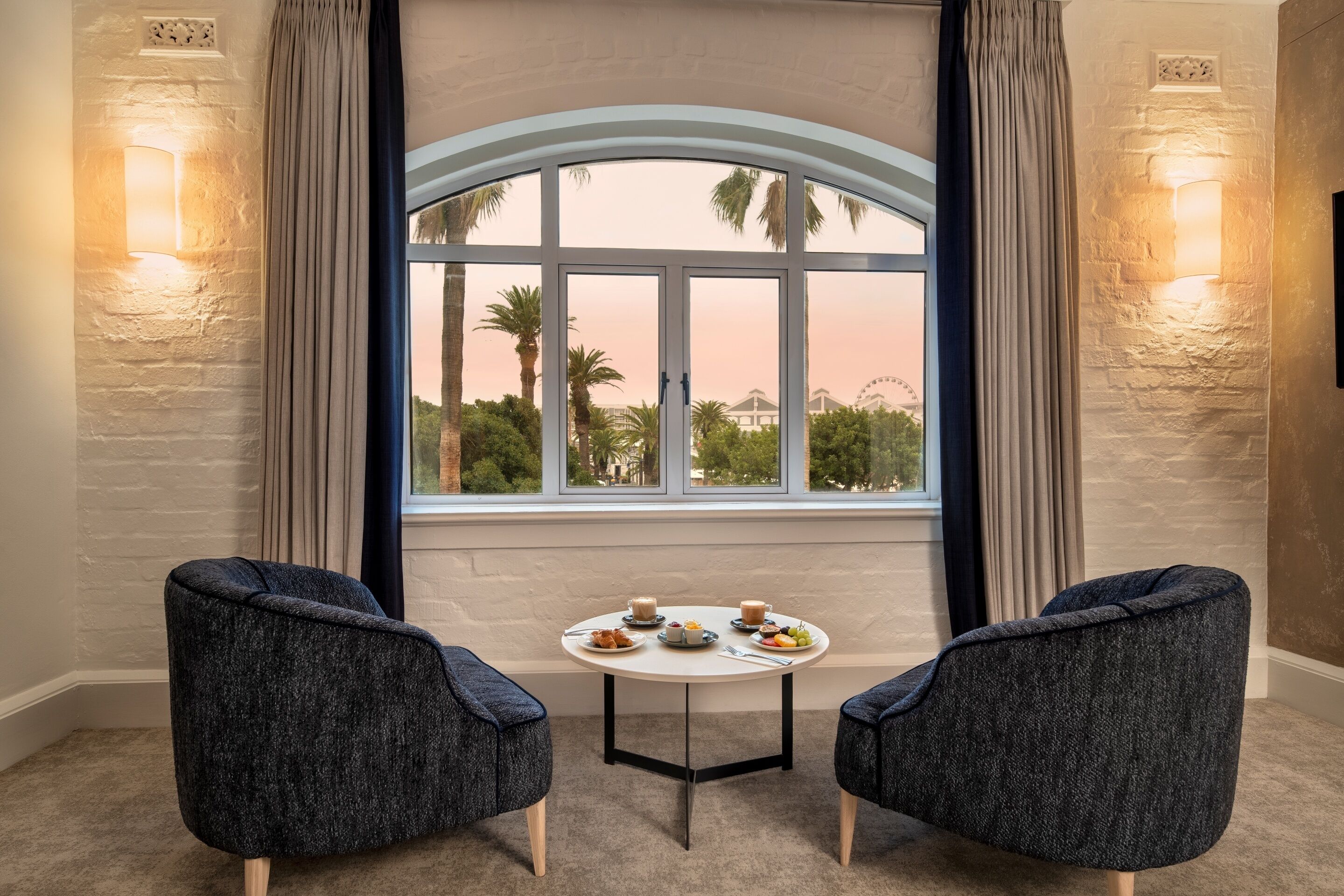 ダブルルーム (Piazza Facing ) | 高級寝具、ミニバー、セーフティボックス (室内)、WiFi (無料)