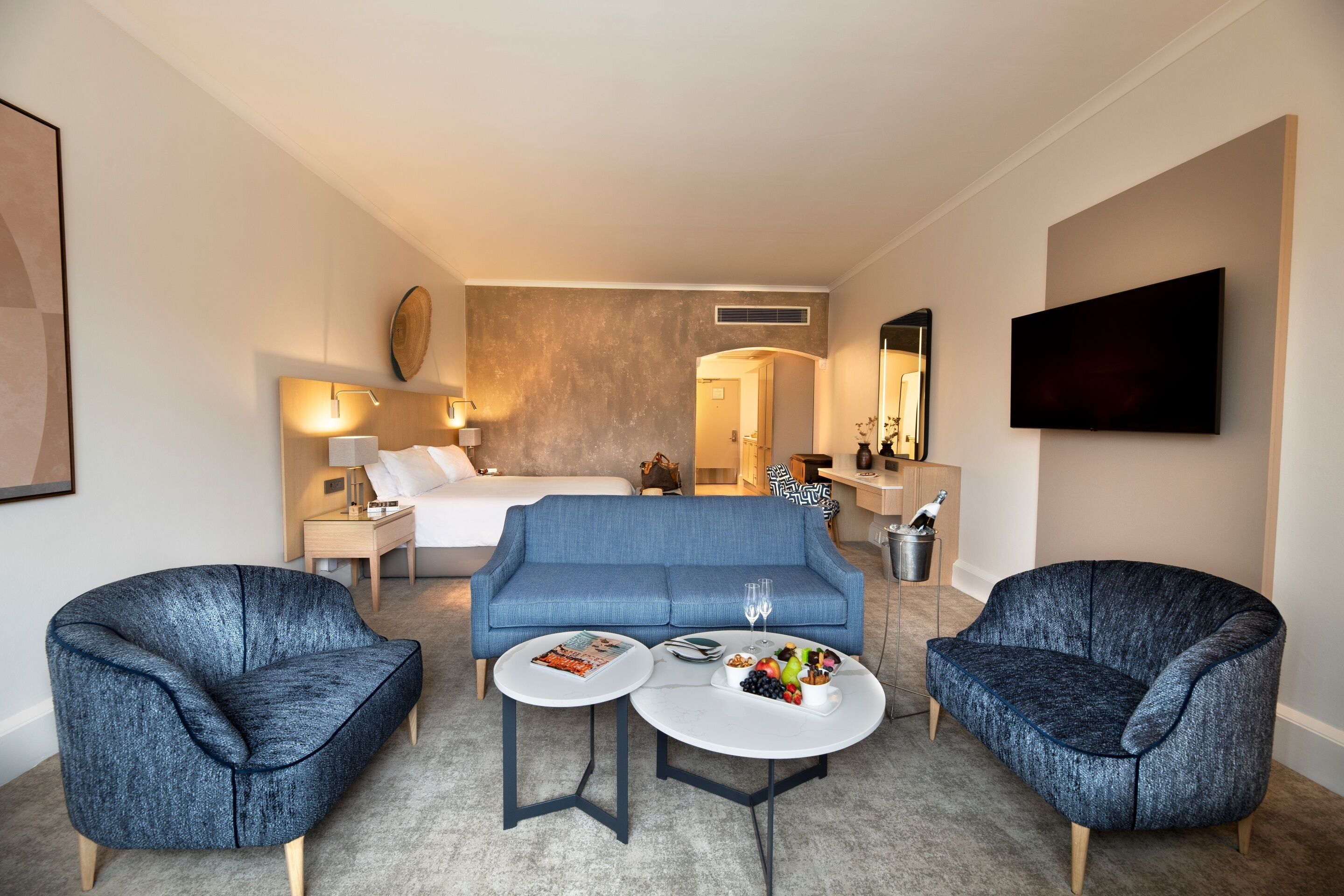 Sengetøy av topp kvalitet, minibar, safe på rommet og wi-fi (inkludert)
