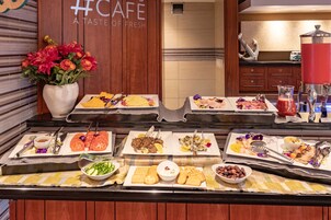 Buffet breakfast on weekdays (ZAR 235 per person)