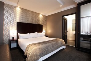 Executive Room | Premium bedding, in-room safe, iron/ironing board, free WiFi - Manhattan Hotel (Pretoria)