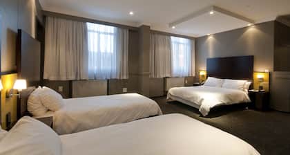 Manhattan Hotel