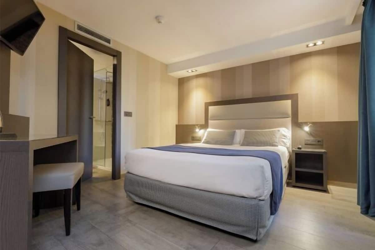 1 Schlafzimmer, Daunenbettdecken, Zimmersafe, Schreibtisch