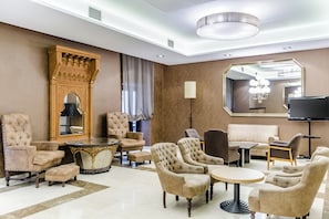 Lobby sitting area - Hotel Reina Cristina (Teruel)