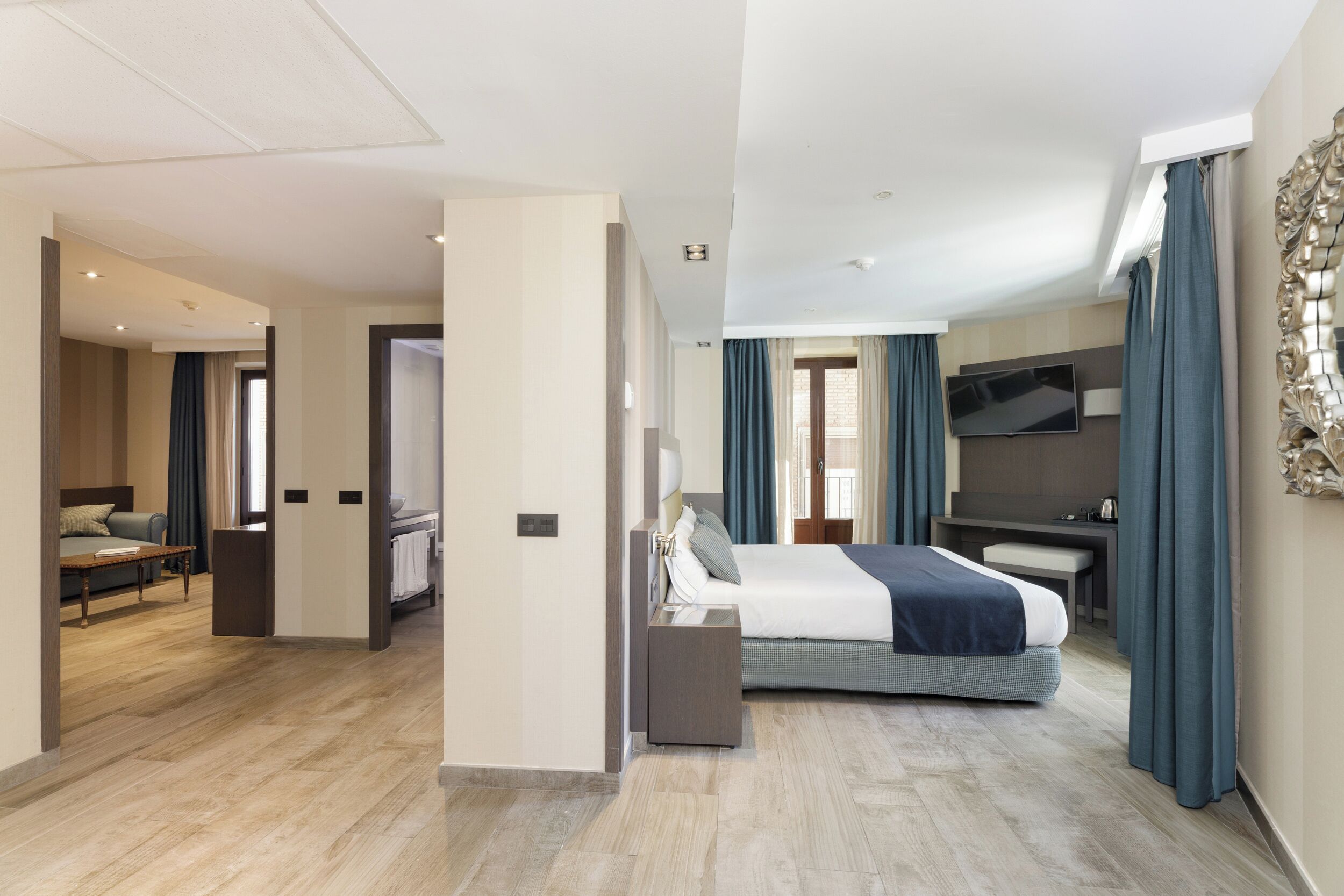 Suite | Down duvets, in-room safe, desk, laptop workspace