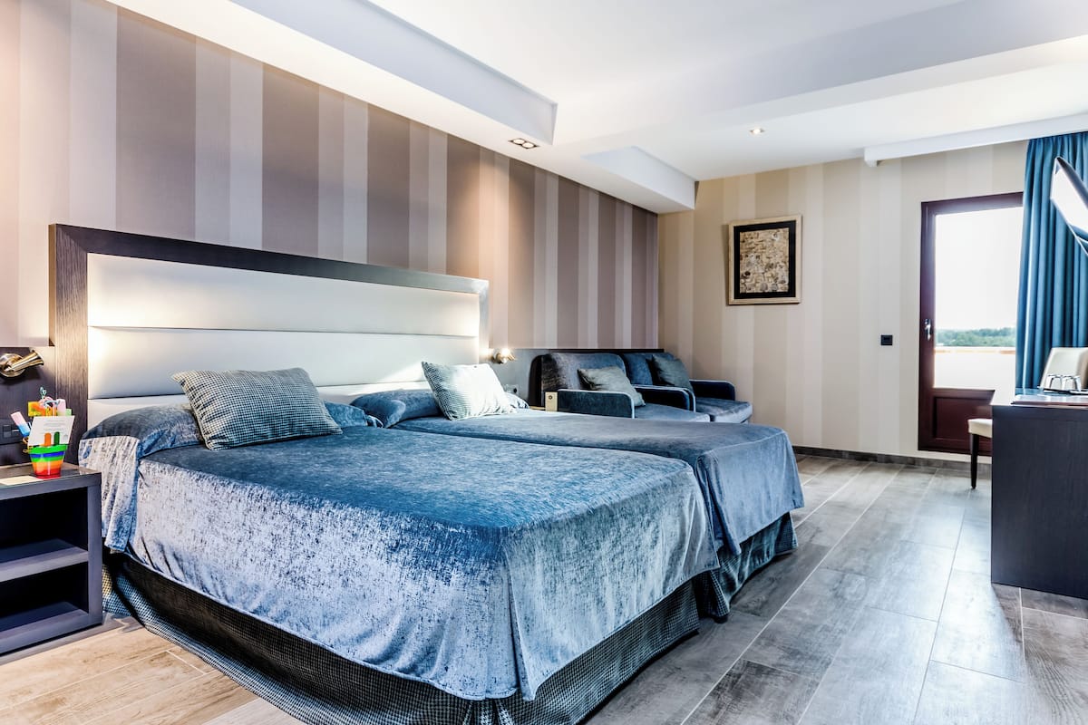 1 bedroom, down duvets, in-room safe, desk