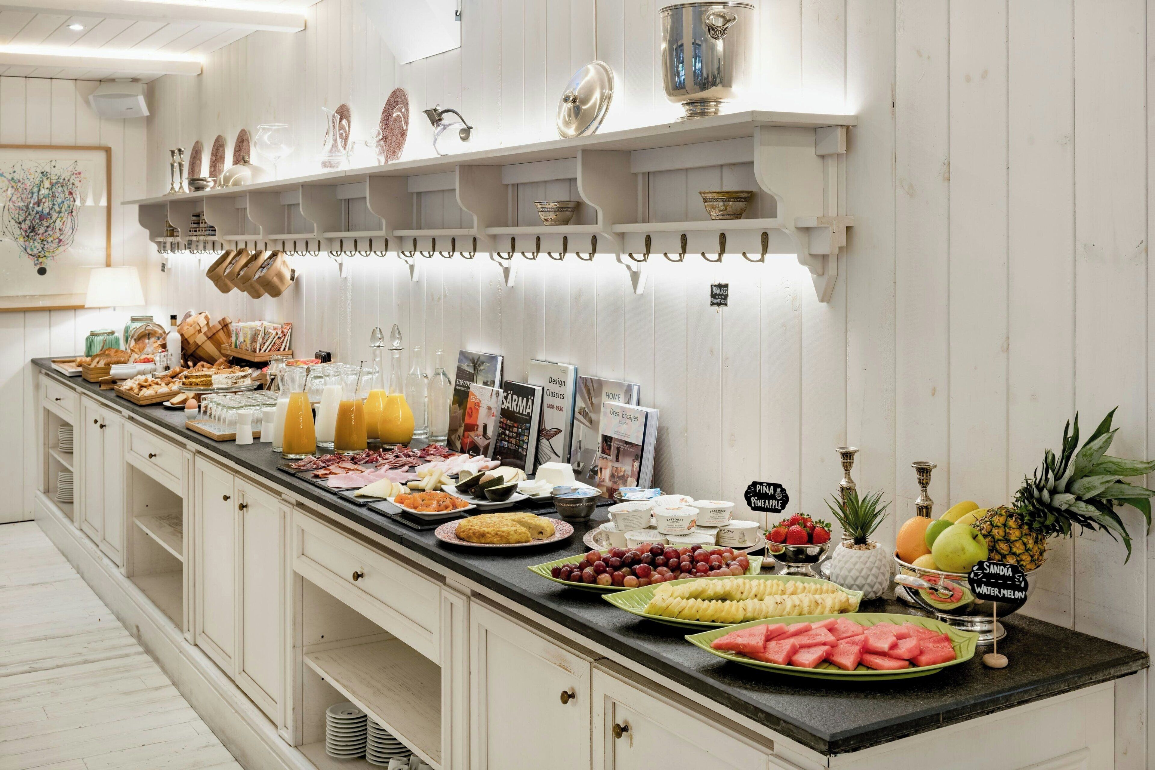 daily buffet breakfast (eur 20 per person)