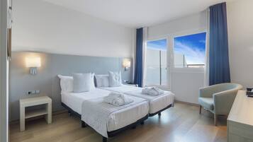 Habitación Privilege con terraza | Coffres-forts dans les chambres, bureau, rideaux occultants