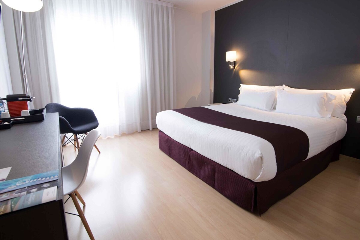 In-room safe, desk, blackout drapes, soundproofing
