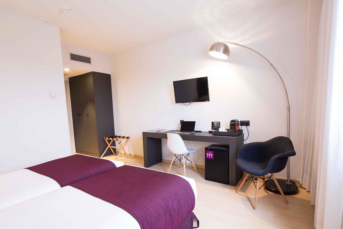 Coffres-forts dans les chambres, bureau, rideaux occultants