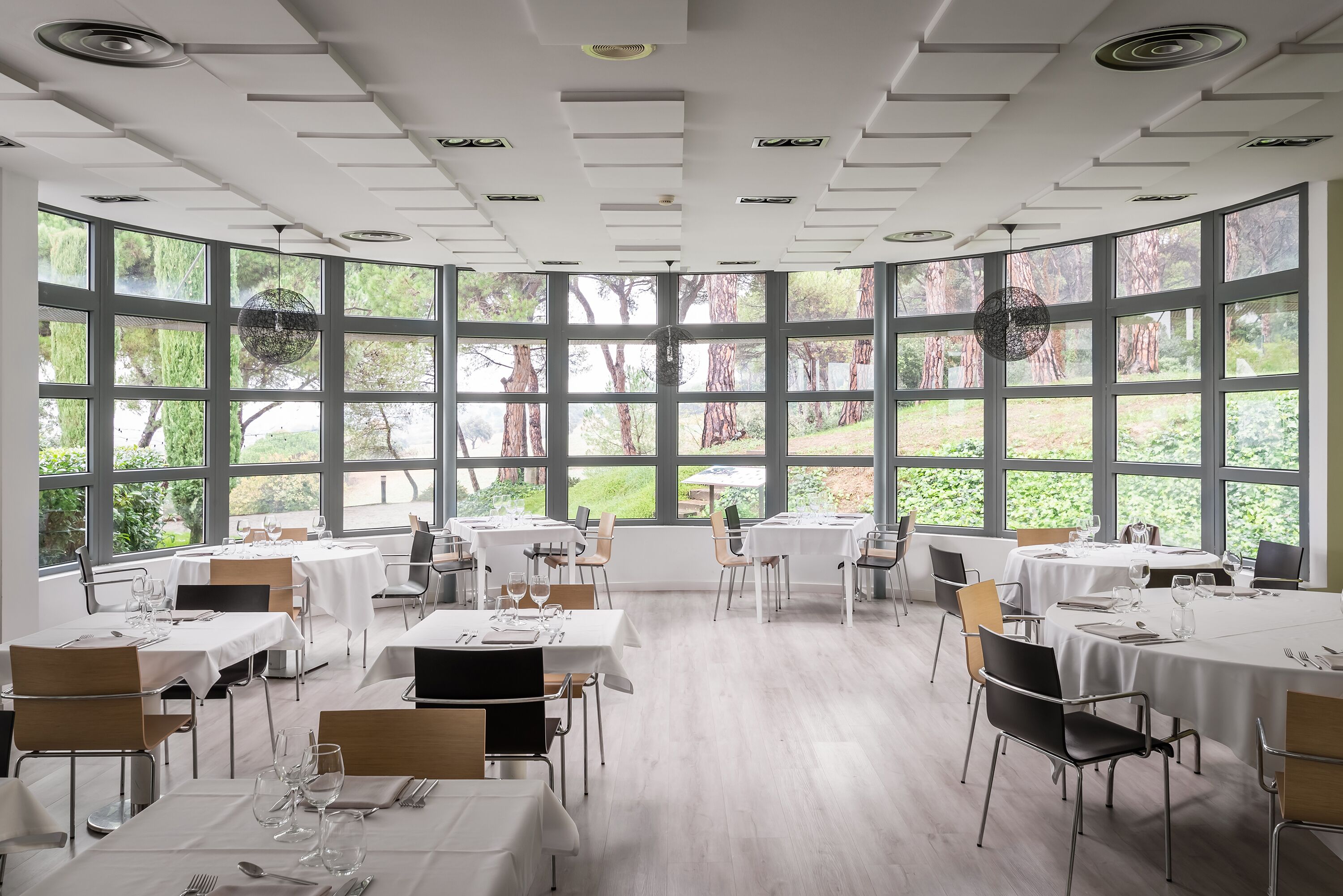 breakfast, lunch and dinner served