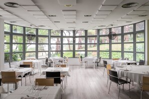 Breakfast, lunch and dinner served  - Augusta Barcelona Vallés (Vilanova del Valles)