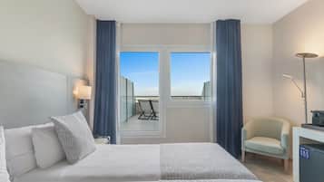 Habitació superior | Caixa forta a l'habitació, escriptori i cortines opaques