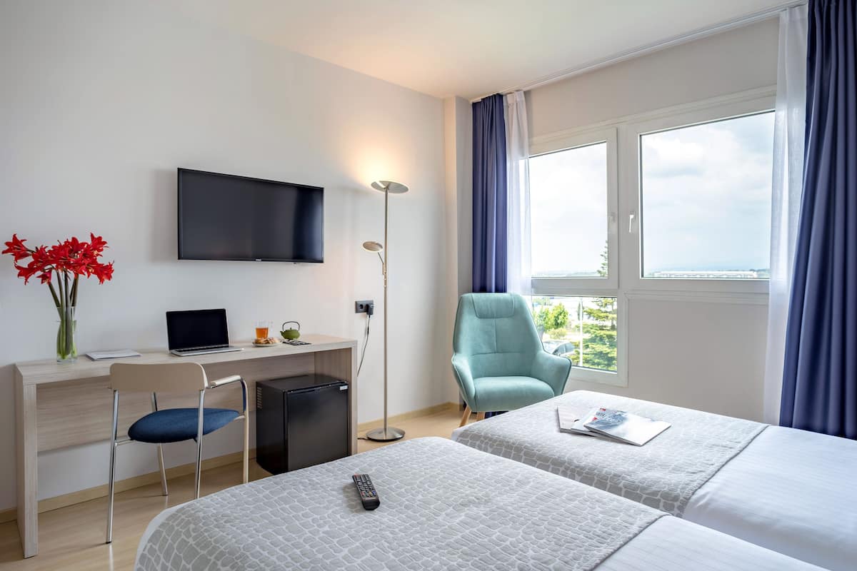 executive twin room | 1 bedroom, in-room safe, desk, blackout curtains