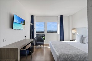 Executive Double Room | In-room safe, desk, blackout drapes, soundproofing
