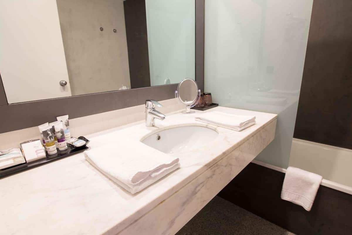 privilege room | bathroom | eco-friendly toiletries, hair dryer, toilet paper