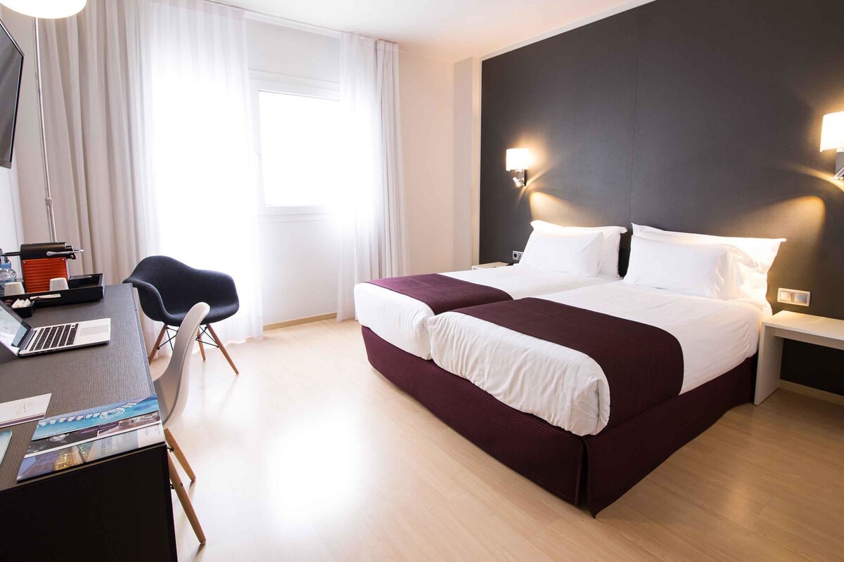 In-room safe, desk, blackout drapes, soundproofing