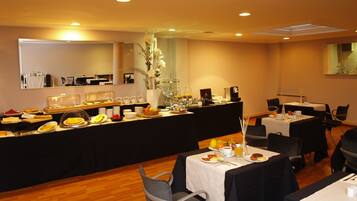 Colazione a buffet a pagamento, servita tutte le mattine