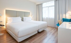 Quarto standard | Frigobar, cofres nos quartos, escrivaninha, cortinas blackout
