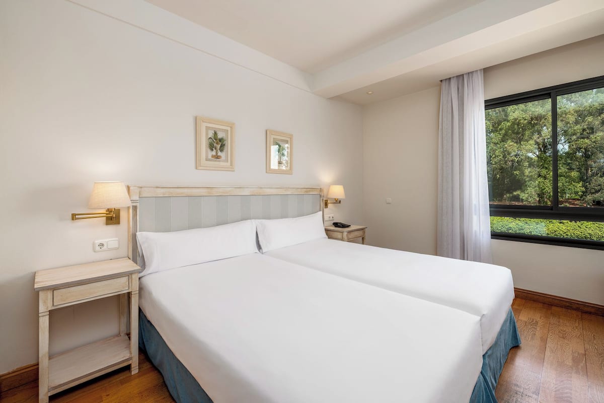 Minibar, in-room safe, desk, blackout curtains