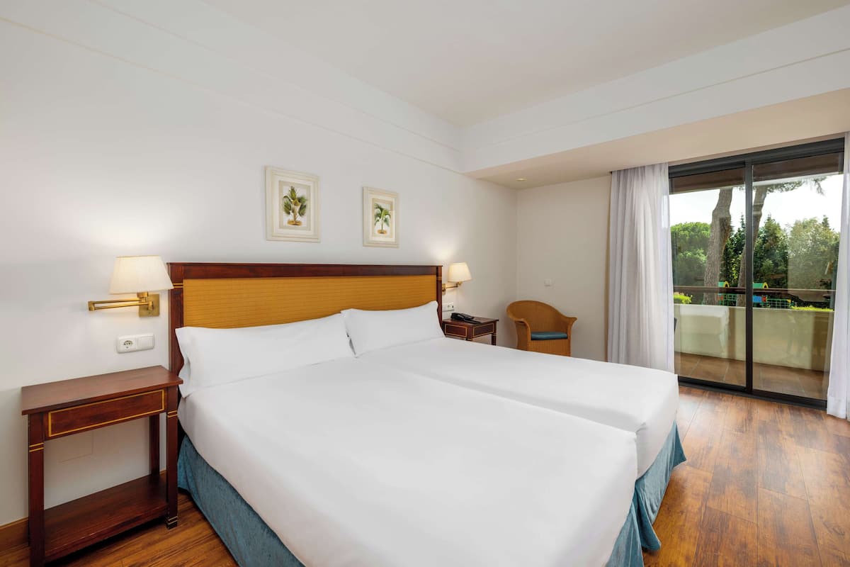 Minibar, in-room safe, desk, blackout curtains